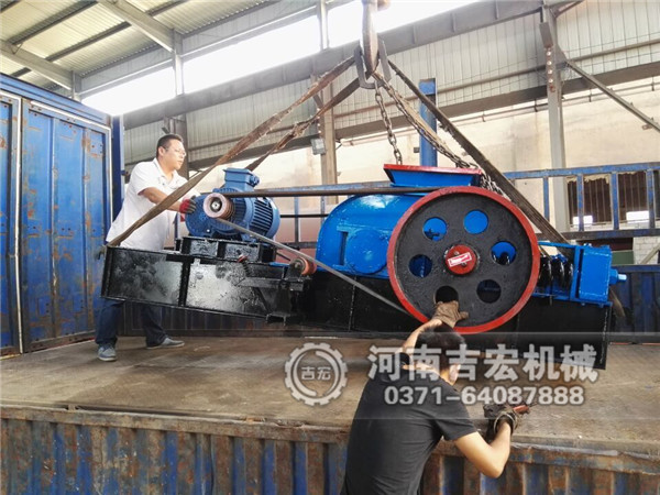 450&times;500雙齒輥破碎機(jī)發(fā)往甘肅蘭州