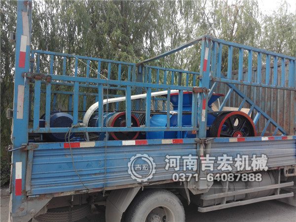 2pg610&times;400對輥破碎機發(fā)往重慶