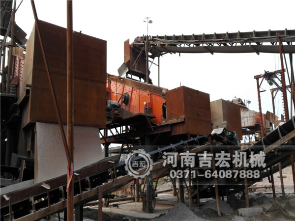 四川綿陽(yáng)1200&times;1000對(duì)輥破碎機(jī)生產(chǎn)現(xiàn)場(chǎng)