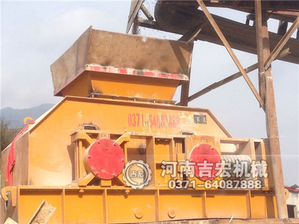 對(duì)輥制砂機(jī)價(jià)格_小型對(duì)輥制砂機(jī)多少錢一臺(tái)