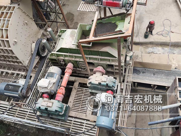 制砂設(shè)備用啥好-用吉宏液壓對輥破碎機(jī)啊！