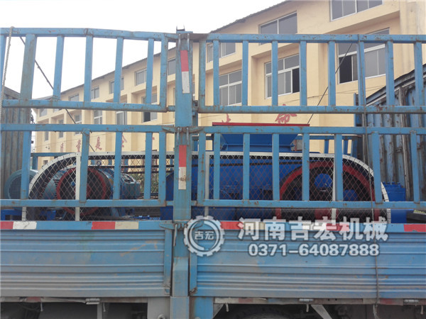 對輥破碎機(jī)發(fā)往重慶