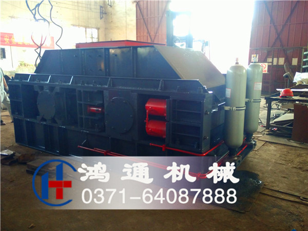 1500×800液壓對輥破碎機(jī)一天能產(chǎn)多少方砂子！