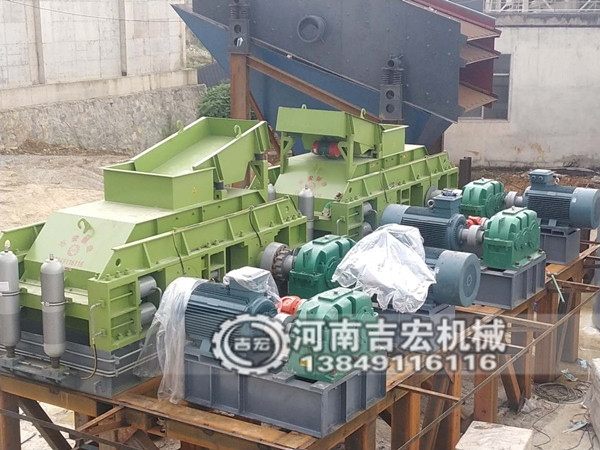 專(zhuān)吃12、13石子液壓對(duì)輥制砂機(jī)-砂場(chǎng)必備制砂設(shè)備！