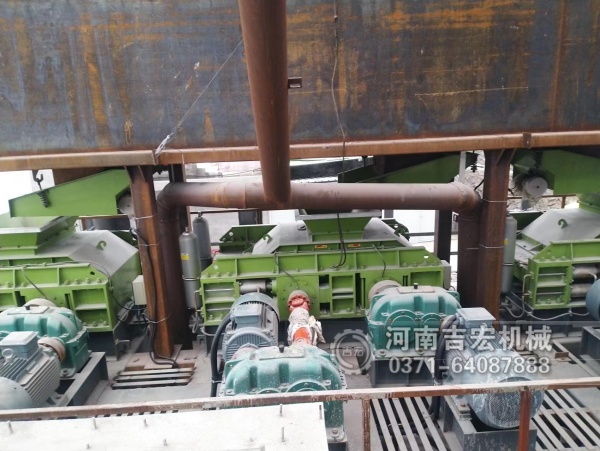 試過(guò)多種破碎機(jī),為啥老廠長(zhǎng)獨(dú)寵白云石對(duì)輥機(jī)？答案藏在細(xì)節(jié)里！