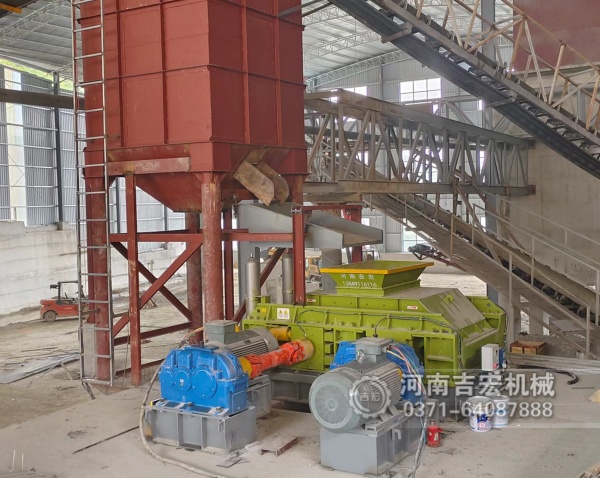 礦場主自述：“換了液壓對輥機(jī)后，我的鐵礦石制砂廠終于扭虧為盈！”