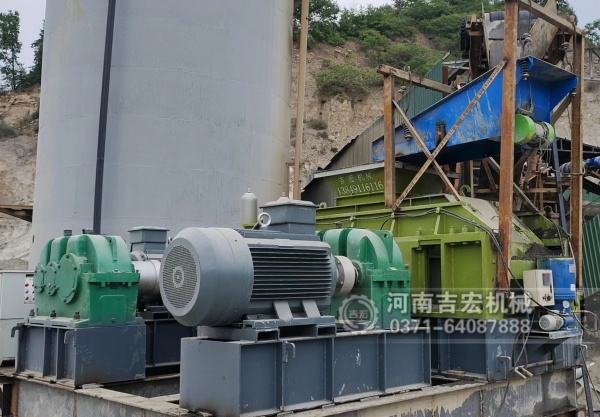砂粒級(jí)配不達(dá)標(biāo)？液壓對(duì)輥制砂機(jī)精準(zhǔn)控粒,成品質(zhì)量提升30%！