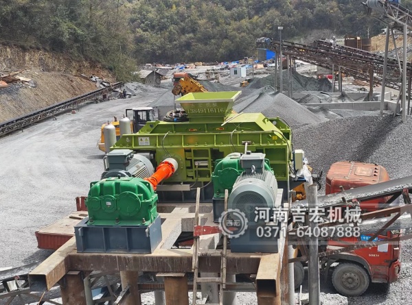 砂子粒型差、含粉量高？液壓對輥制砂機(jī)一鍵調(diào)節(jié),成品砂級配更優(yōu)！