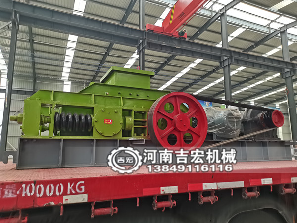 高鈣石太硬難破碎？雙齒輥破碎機(jī)專治各種“硬骨頭”！出料粒度還任你調(diào)！